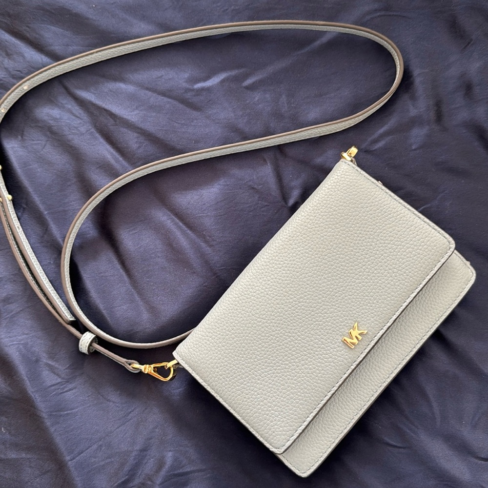 New with Tag- Michael kors phone crossbody bag wallet in powder blue